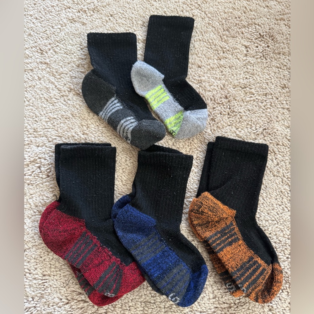 FREE!! 4 pairs of boys socks 🧦, size 12-2?